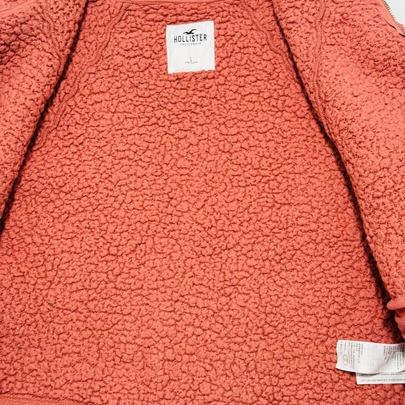 Holister - Picture 3 of 3